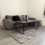 Spectacular 2 Bedroom On Tower Bridge