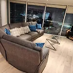 Luxury 2 Bed Apartment Excel London