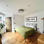 Modern Retreat In The Heart Of Shoreditch