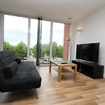 1 Bedroom Apartment With Dock Views In E16