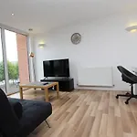 1 Bedroom Apartment With Dock Views In E16