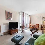 Modern Flat Wbalcony & City View, East London