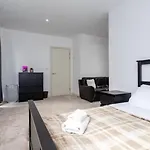 Contemporary Apartment Overlooking Barrier Park