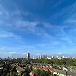Elegant Chic Living: 1 Bed In Vibrant London Area