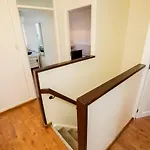 Cosy Room With Smart Tv In Central London