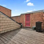 Large Industrial Style 2 Bedroom Apartment Short Term Rental & Flexible Renting Canary Wharf With Free Wifi