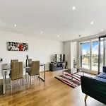 Amazing 2 Bed 2 Bath Flat In Canary Wharf