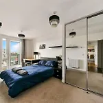 Amazing 2 Bed 2 Bath Flat In Canary Wharf