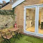 En-Suite Near Stratford In A Guesthouse