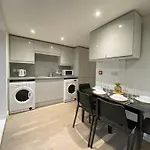 En-Suite Near Stratford In A Guesthouse