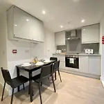 En-Suite Near Stratford In A Guesthouse