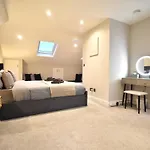 Stunning 3 Bed Apartment