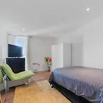 Excel 3 Bedroom Apartment Near City Airport And O2 Arena