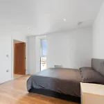 Excel 3 Bedroom Apartment Near City Airport And O2 Arena