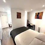 Modern Studio Apartment With Free Wifi