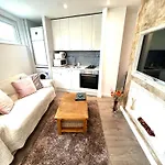 Modern Studio Apartment With Free Wifi