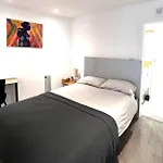 Modern Studio Apartment With Free Wifi