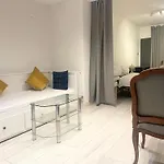 Large Studio With Extra Sofa Bed And Private Bath Plus Kitchen Canary Wharf 1