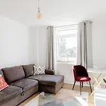 Central London Stylish Room