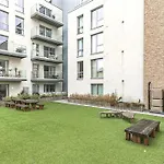Modern Serviced 3-Bedroom Flat In East London