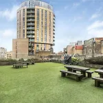 Modern Serviced 3-Bedroom Flat In East London