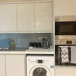 Large Studio With Extra Sofa Bed And Private Bath Plus Kitchen Canary Wharf 1