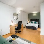 Lovely 3Bd Flat, Parking, Sleeps Six Close To O2