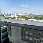 Canary Wharf Retreat With Free Secure Parking