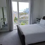 Cozy Double Room With Large En Suite Near Canary Wharf London With Amazing Views In A Shared Apartment