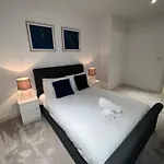 Stylish Apartment Docklands