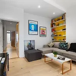 Trendy 2 Bed Flat In Greenwich With Car Parking