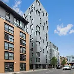 1 Bedroom Close To Tower Hill
