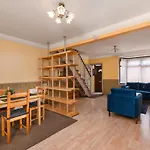 Excel 5Min Custom House Station Parking Wifi Sleeps 6