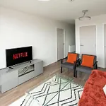 Canning Town -2 Bed Luxury Apartment