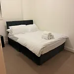 Spacious 2 Bedrooms Apartment In Stratford