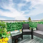 Stylish Chic Retreat: 1-Bed, Near Canary Wharf