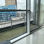 Cosy 3 Bed Penthouse In Royal Docks London