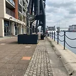 Cosy 3 Bed Penthouse In Royal Docks London