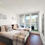 Deluxe Two Bed Apartment By London Excel & O2