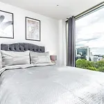 Luxury 2 Bedroom Apartment In Tower Hill