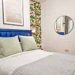 Stylish And Cosy 2 Apartment In London W Private Parking