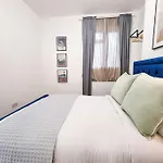 Stylish And Cosy 2 Apartment In London W Private Parking