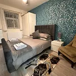 5 Bed 5 Bath / Brick Lane Central London E1