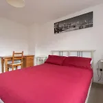 Lovely 2-Bed 15 Minutes To Central London