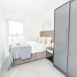 City Escape - Royal Wharf