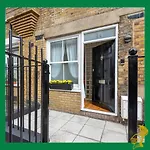 The Borough Suite Devereux Residences Newly Refurbished