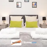 Two Bedroom Apartment At Buonomo Stays Short Lets & Serviced Accommodation
