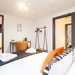 Spacious 6 Ensuite Bedroom House In Central London