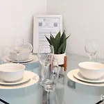 Two Bed Serviced Apartment By London Docklands