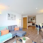 Two Bed Serviced Apartment By London Docklands